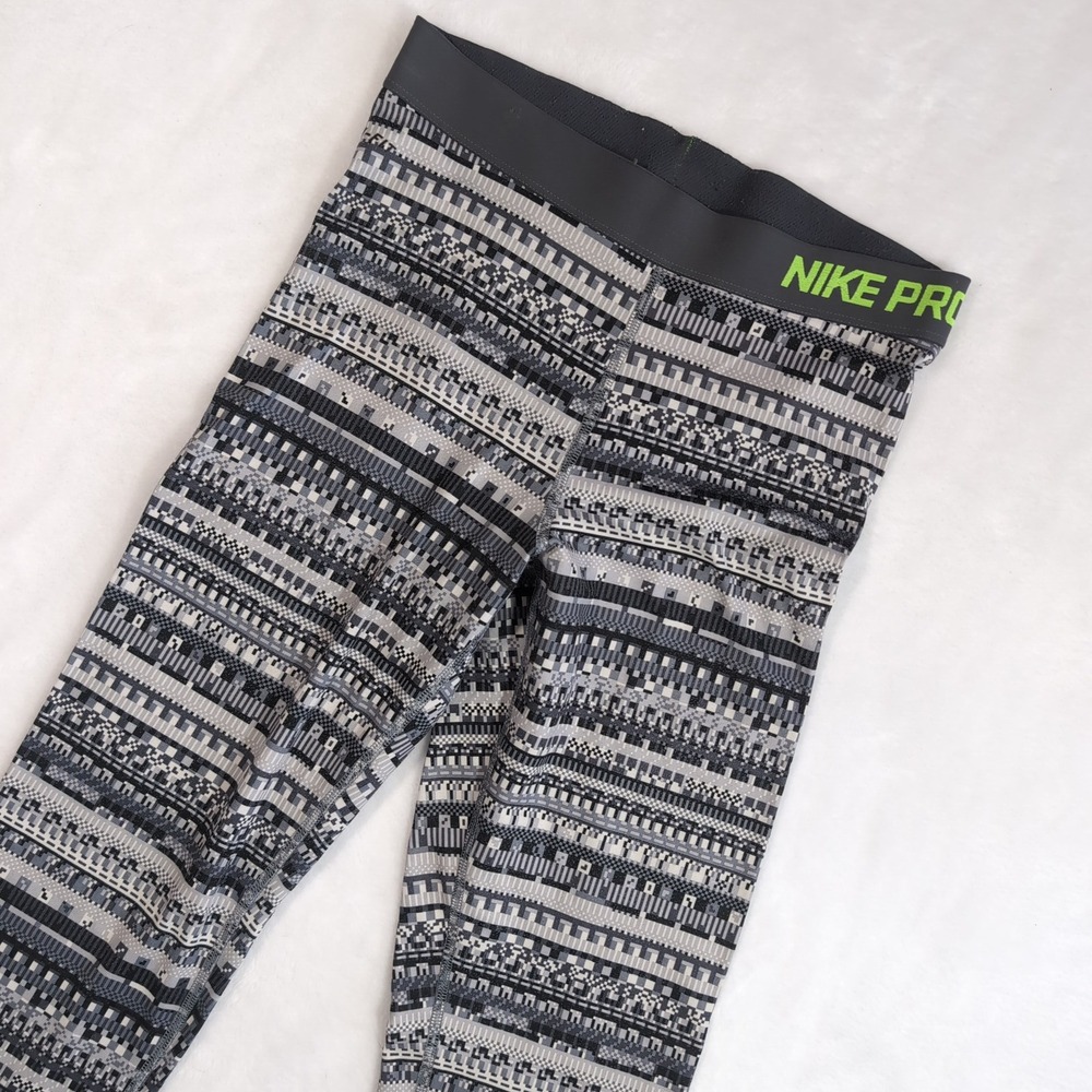 Nike Pro Dri-FIT Hyperwarm Leggings Womens M 683717 Gray Geometric Nordic Tights